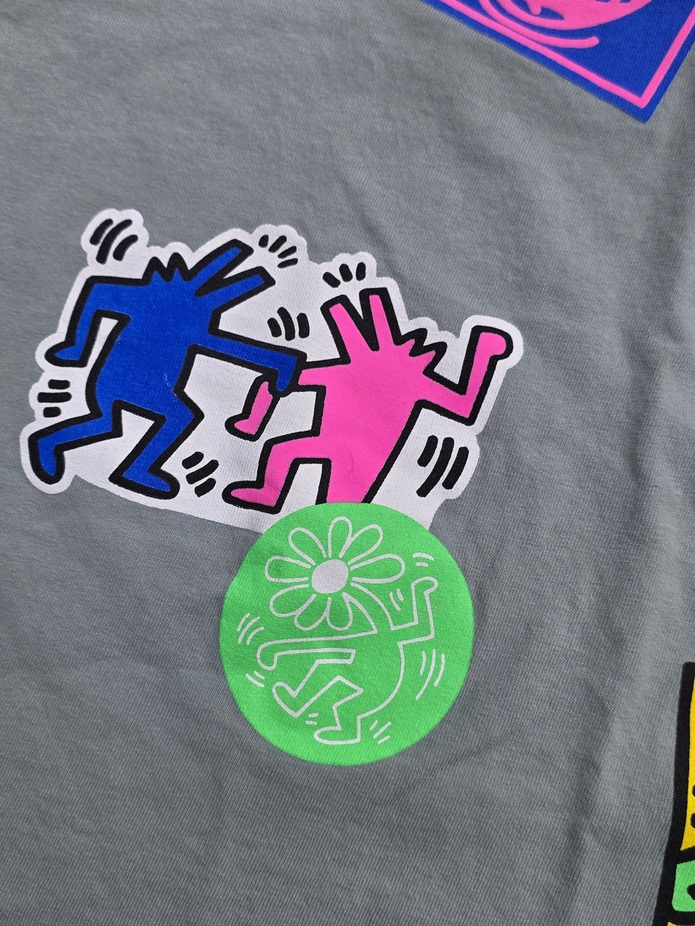 K. Haring Men's Green Short Sleeve Tee with Neon Pop Graphics Size Medium - Picture 4 of 8